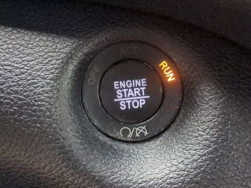 Certified 2021 Jeep Cherokee Latitude Plus image 30