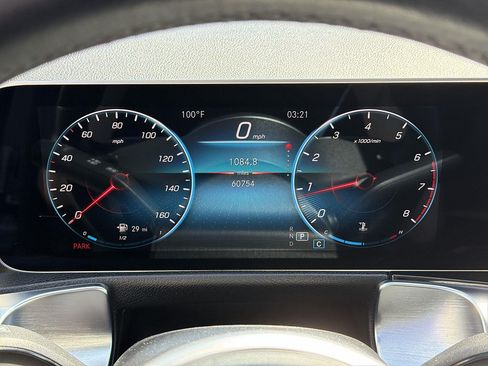 Used 2021 Mercedes-Benz GLB 250 4MATIC w/ Premium Package image 10