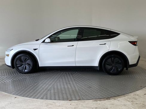 Used 2026 Tesla Model Y AWD image 2