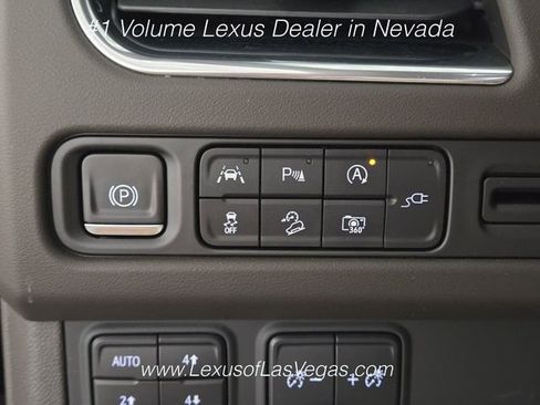 Used 2022 Chevrolet Tahoe Z71 w/ Luxury Package AWD/4WD image 36