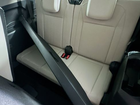 Used 2023 Volkswagen Tiguan SE image 26