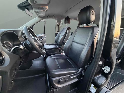 Used 2019 Mercedes-Benz Metris Passenger image 10