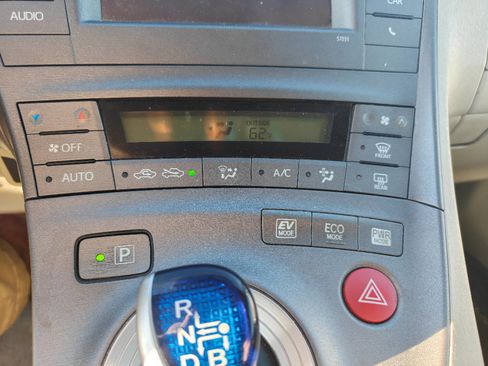 Used 2014 Toyota Prius Two image 19