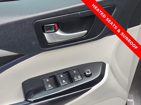 Used 2019 Toyota Highlander XLE image 15