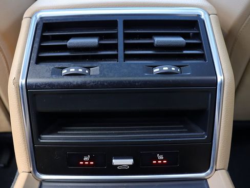 Used 2018 Porsche Panamera 4 image 33