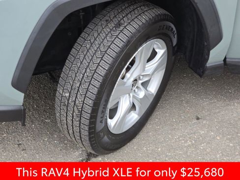 Used 2021 Toyota RAV4 XLE image 39