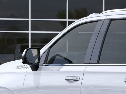 New 2026 Chevrolet Suburban High Country w/ Sun And Tow Package AWD/4WD image 13