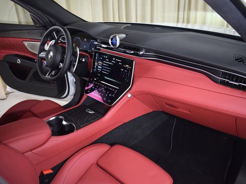 Certified 2025 Maserati Grecale Modena AWD/4WD image 23
