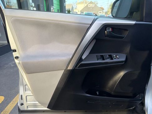 Used 2013 Toyota RAV4 LE image 19