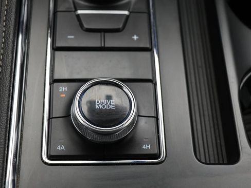 Used 2024 Ford Expedition Max XLT image 27