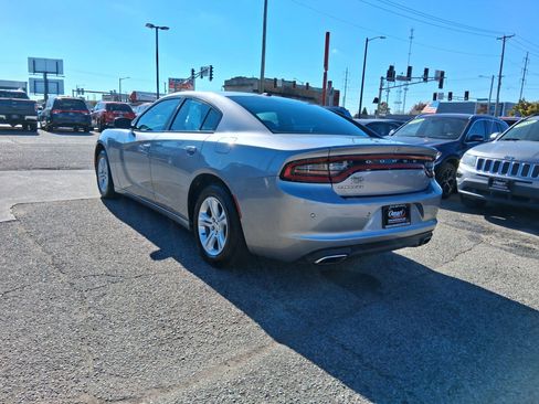 Used 2018 Dodge Charger SXT image 9