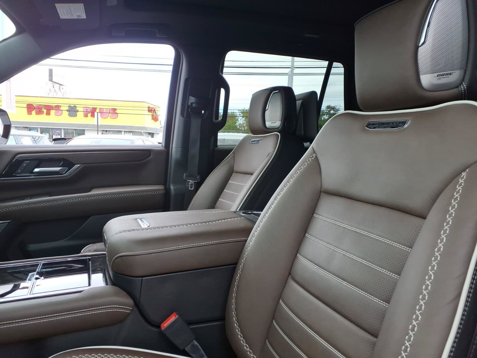 Used 2026 GMC Yukon Denali Ultimate AWD/4WD image 30