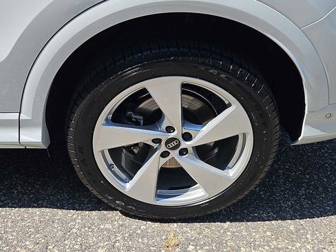 Certified 2025 Audi Q5 Premium w/ Premium Plus AWD/4WD image 3