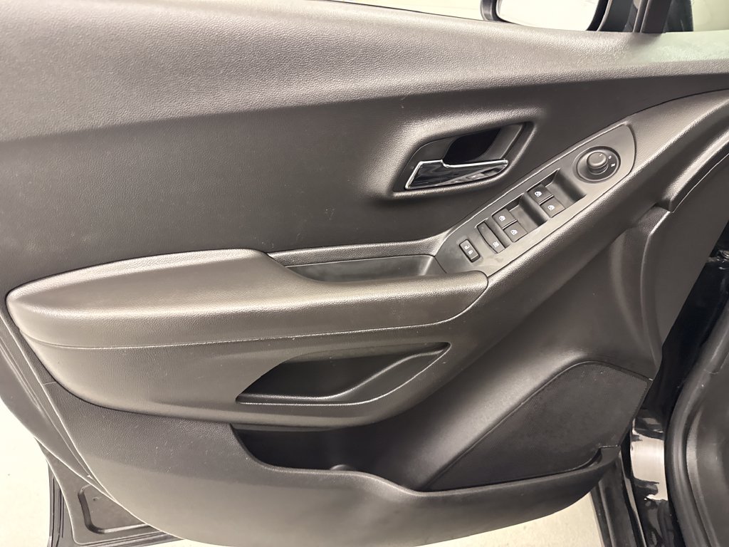 Used 2020 Chevrolet Trax LS w/ Tint and Cruise Package FWD image 12