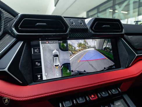 Used 2026 Lamborghini Urus SE AWD/4WD image 14