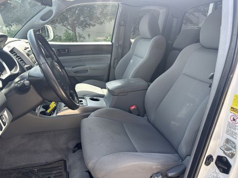 Used 2011 Toyota Tacoma 4x4 Access Cab V6 w/ TRD Sport Pkg image 13