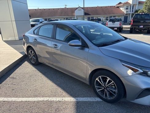 Used 2023 Kia Forte LXS image 2