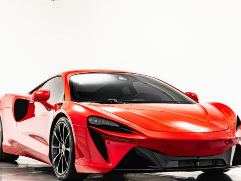 Used 2023 McLaren Artura RWD image 37