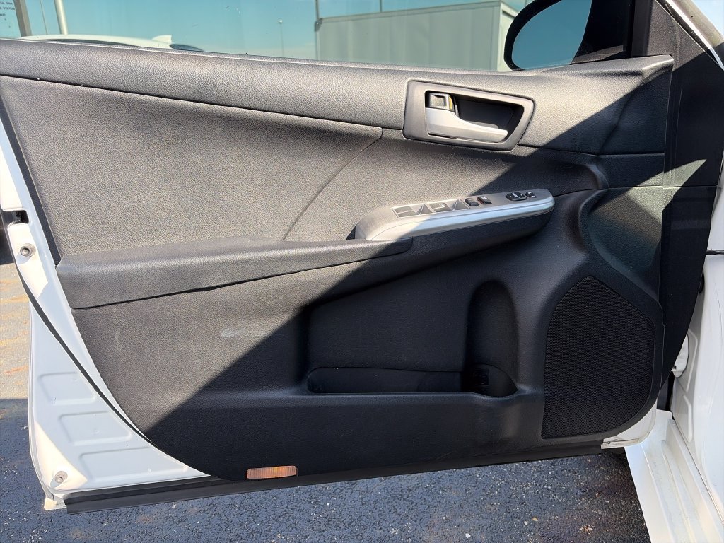 Used 2012 Toyota Camry SE FWD image 16