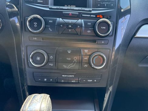 Used 2017 Ford Explorer XLT FWD image 12