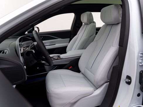 Used 2025 Cadillac Lyriq Sport AWD/4WD image 14