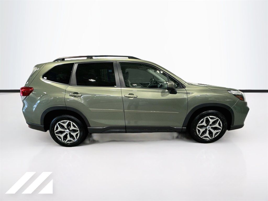 Used 2020 Subaru Forester Premium AWD/4WD image 4