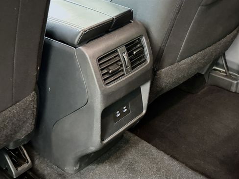 Used 2025 Nissan Rogue SV AWD/4WD image 27