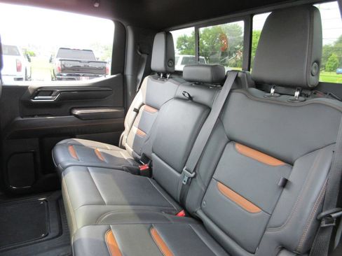 Used 2022 GMC Sierra 1500 AT4 w/ AT4 Preferred Package AWD/4WD image 23
