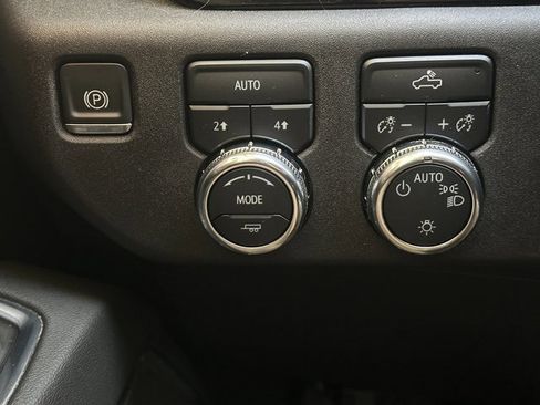 Used 2024 GMC Sierra 1500 SLE w/ Preferred Package image 29