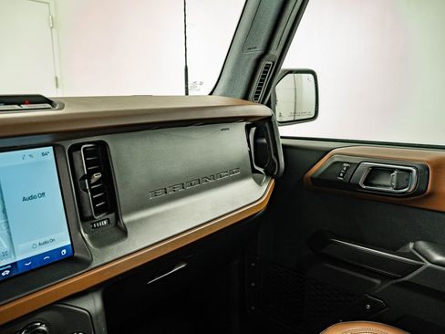 Used 2024 Ford Bronco Outer Banks AWD/4WD image 30
