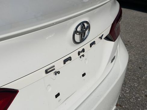 Used 2019 Toyota Camry SE w/ Convenience Package FWD image 8