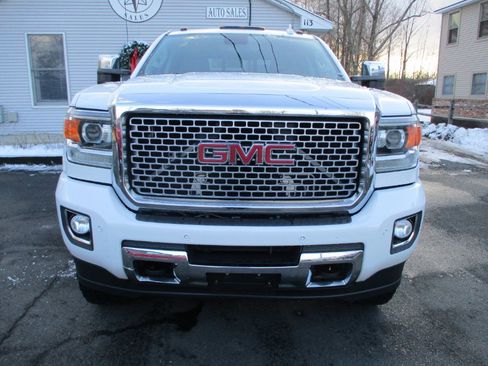 Used 2017 GMC Sierra 2500 Denali image 4