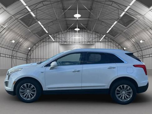 Used 2017 Cadillac XT5 Luxury image 2
