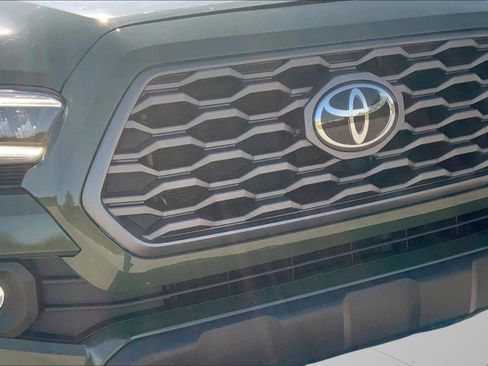 Used 2022 Toyota Tacoma TRD Off-Road image 31