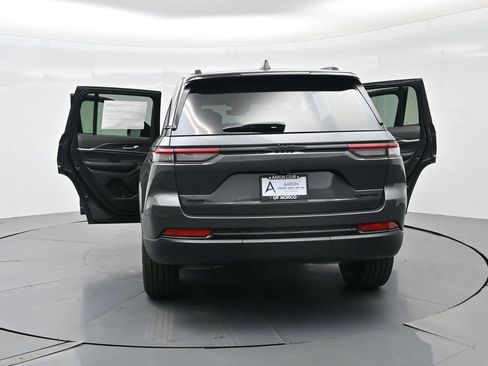 New 2025 Jeep Grand Cherokee Limited image 40