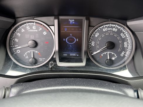 Used 2017 Toyota Tacoma TRD Sport w/ Premium & Technology Package AWD/4WD image 31