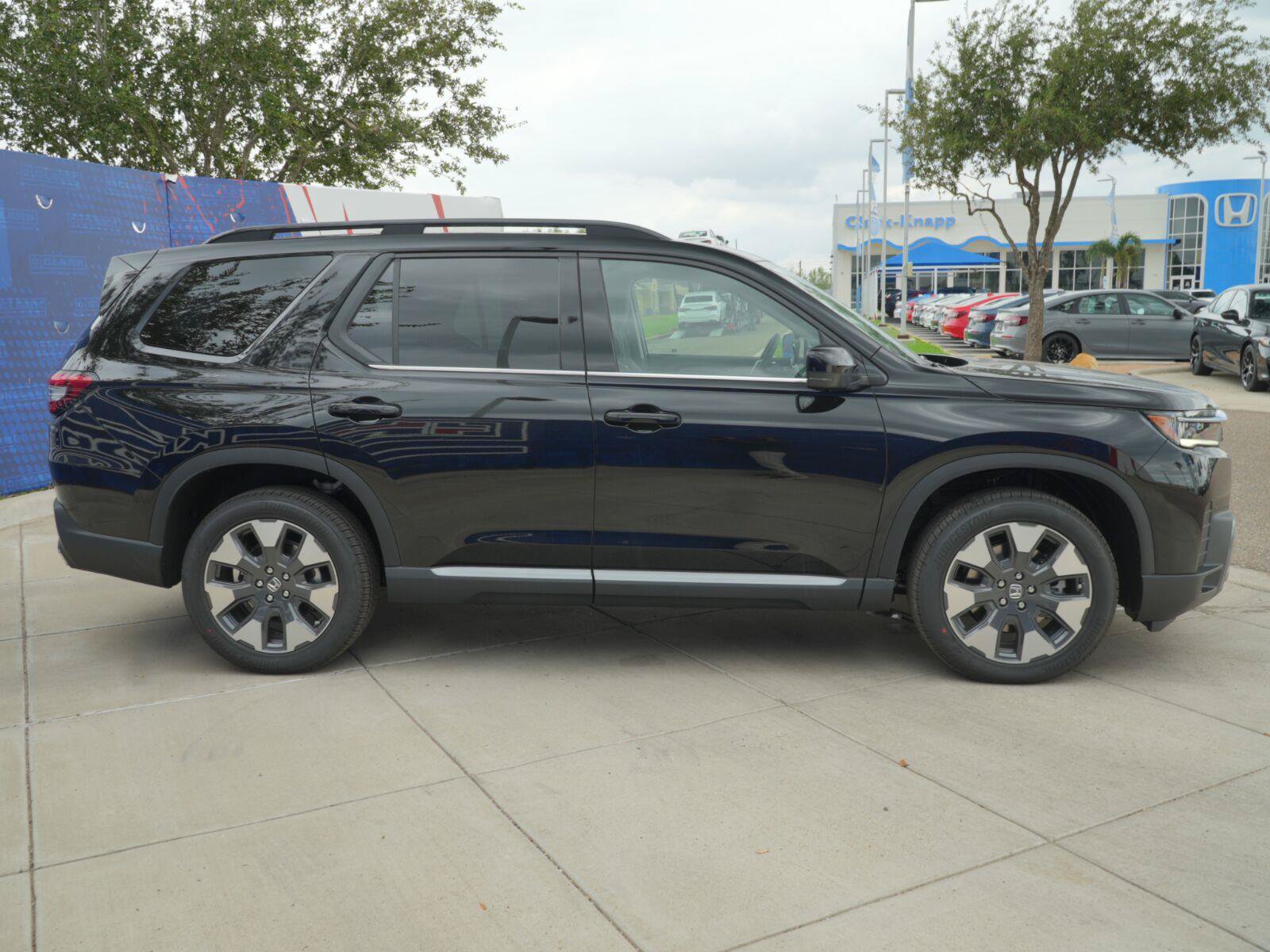 New 2026 Honda Pilot Elite image 4