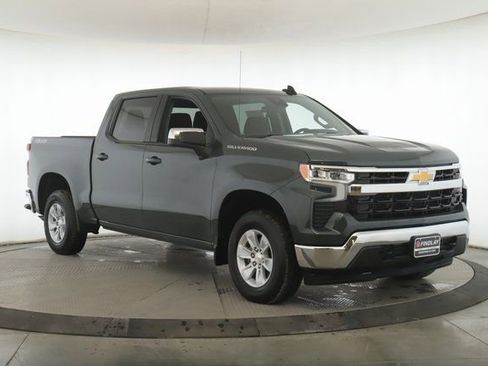 Used 2025 Chevrolet Silverado 1500 LT image 2