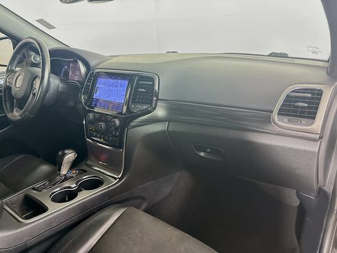Used 2020 Jeep Grand Cherokee Altitude RWD image 36