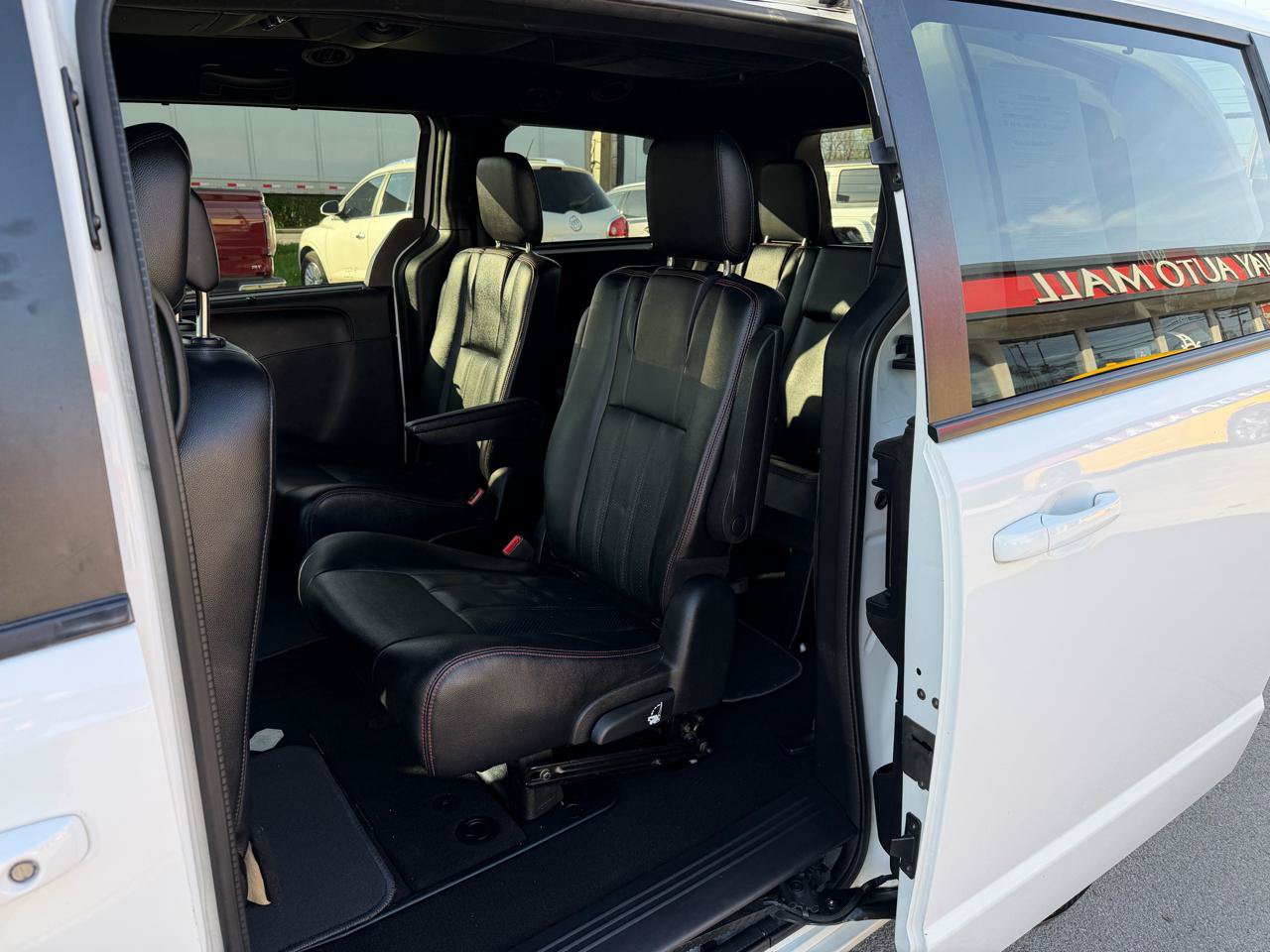 Used 2020 Dodge Grand Caravan GT FWD image 14