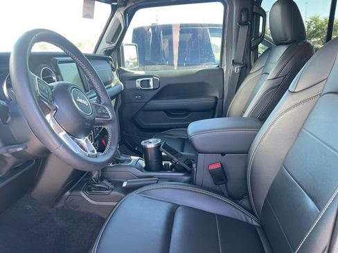 Used 2023 Jeep Wrangler Unlimited Sahara w/ Cold Weather Group image 17