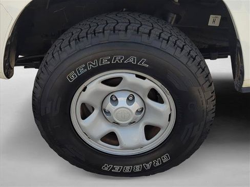 Used 2022 Toyota Tacoma SR5 AWD/4WD image 9