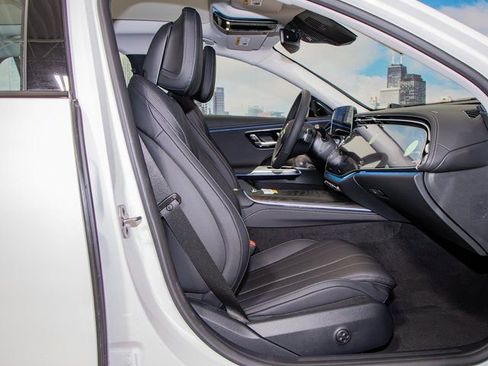 Used 2025 Mercedes-Benz E 450 4MATIC All-Terrain Wagon image 21