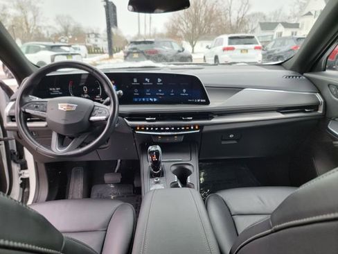 Used 2024 Cadillac XT4 Premium Luxury image 21