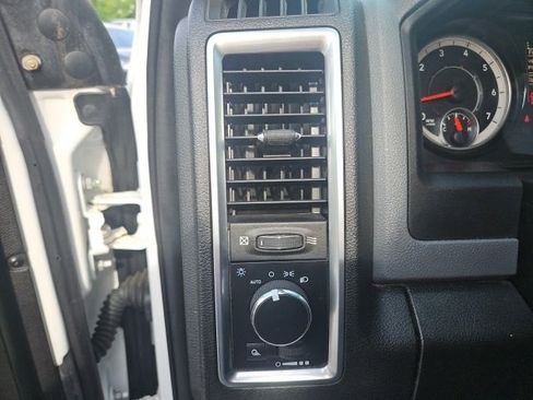 Used 2019 RAM 1500 Classic SLT RWD image 15