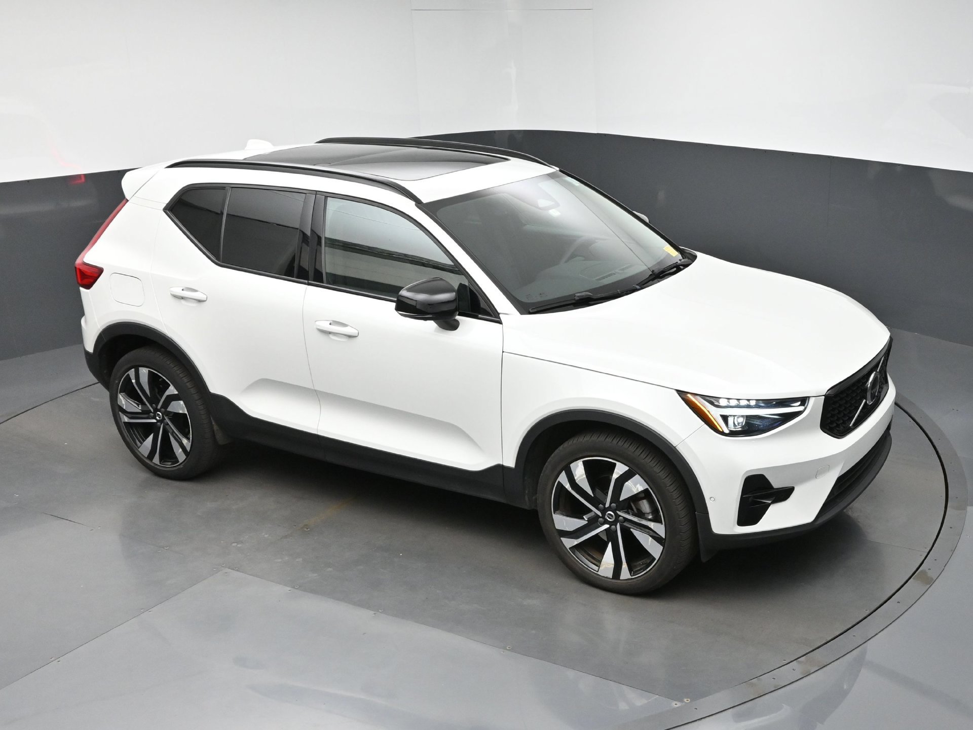 Used 2024 Volvo XC40 B5 Ultimate w/ Protection Package Premier AWD/4WD image 18