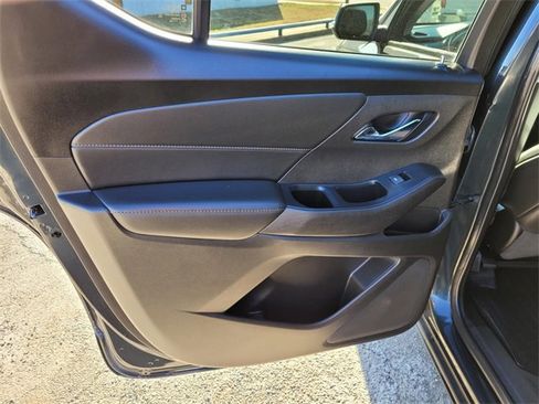 Used 2021 Chevrolet Traverse RS image 17