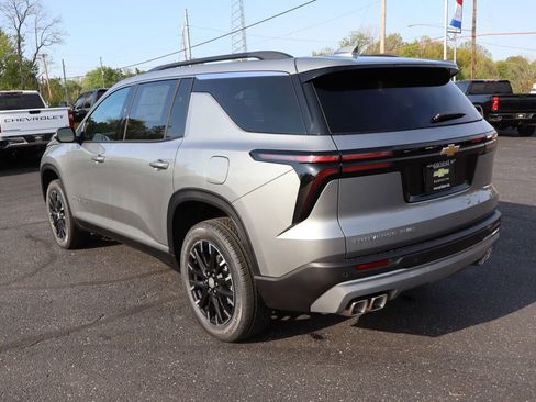 New 2026 Chevrolet Traverse LT w/ Sun and Wheel Package AWD/4WD image 3