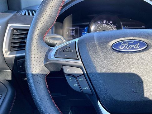 Used 2023 Ford Edge ST-Line w/ Class II Trailer Tow Package AWD/4WD image 19