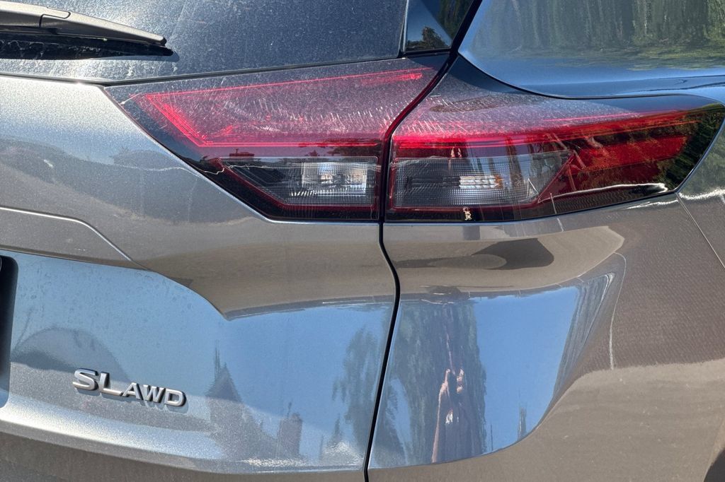 Used 2026 Nissan Rogue SL AWD/4WD image 29